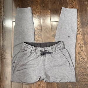 Lululemon “On The Fly” pant (size 2)